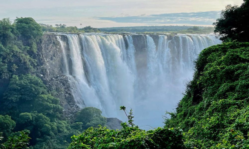 Air Terjun Victoria: Permata Afrika yang Mengagumkan