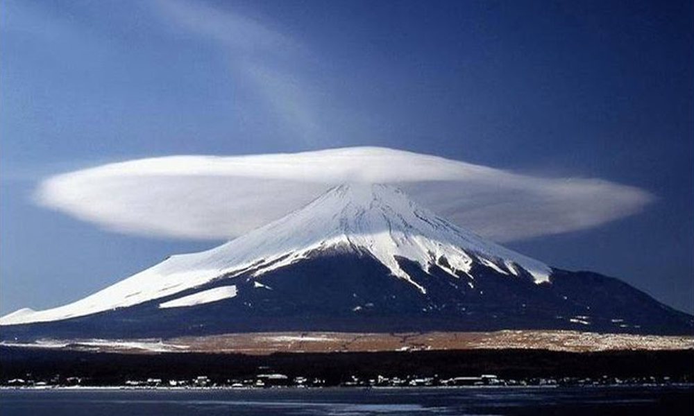 Awan Lentikular: UFO di Langit atau Fenomena Alam?