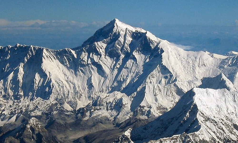 Gunung Everest: Puncak Tertinggi Dunia & Sejarah Pendakiannya