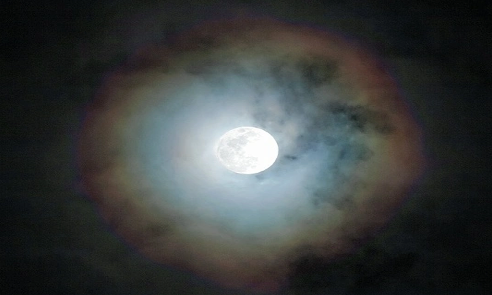 Pelangi Bulan: Keajaiban Langit Malam