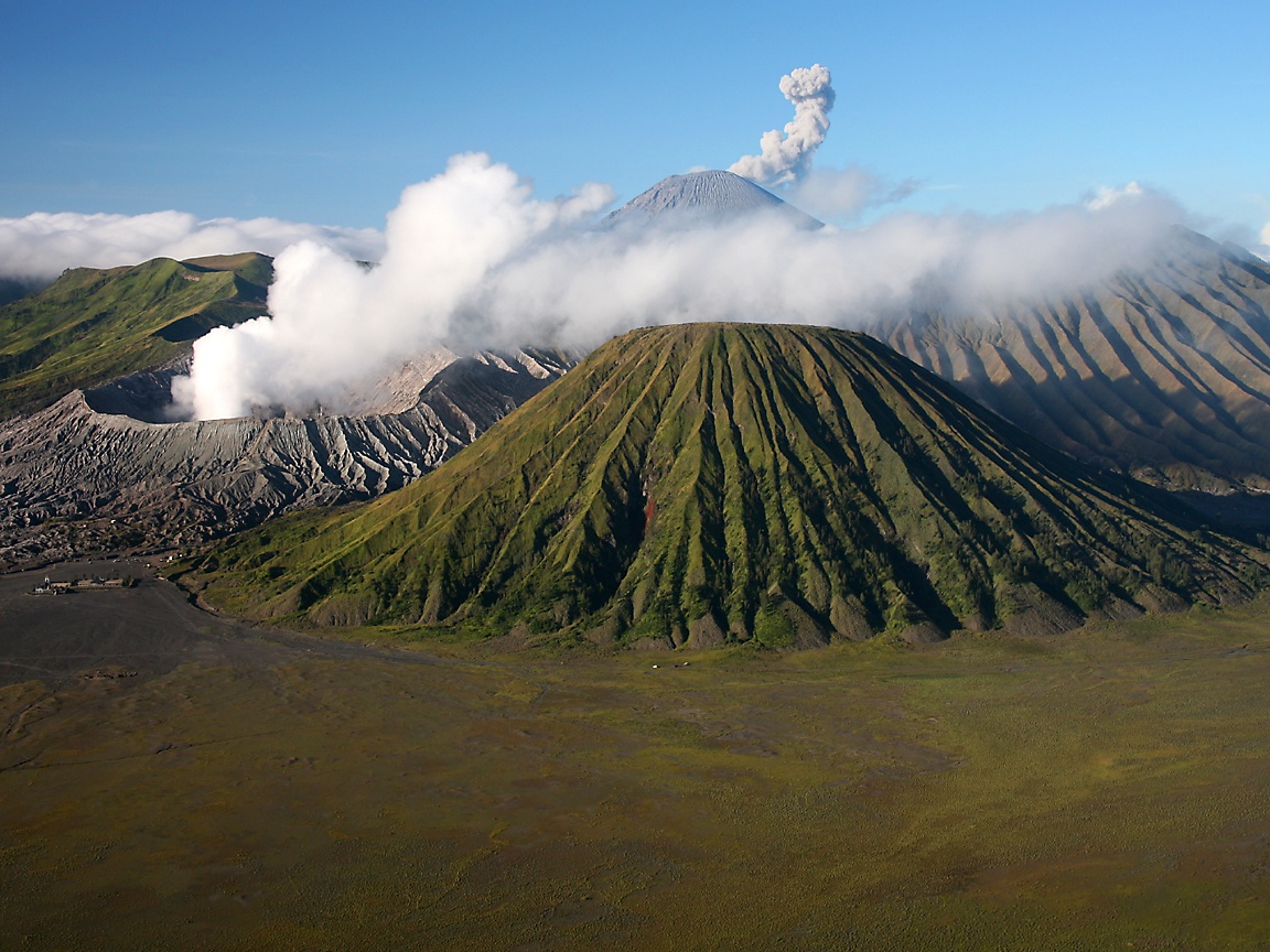 Keindahan Wisata Kawah Gunung Bromo